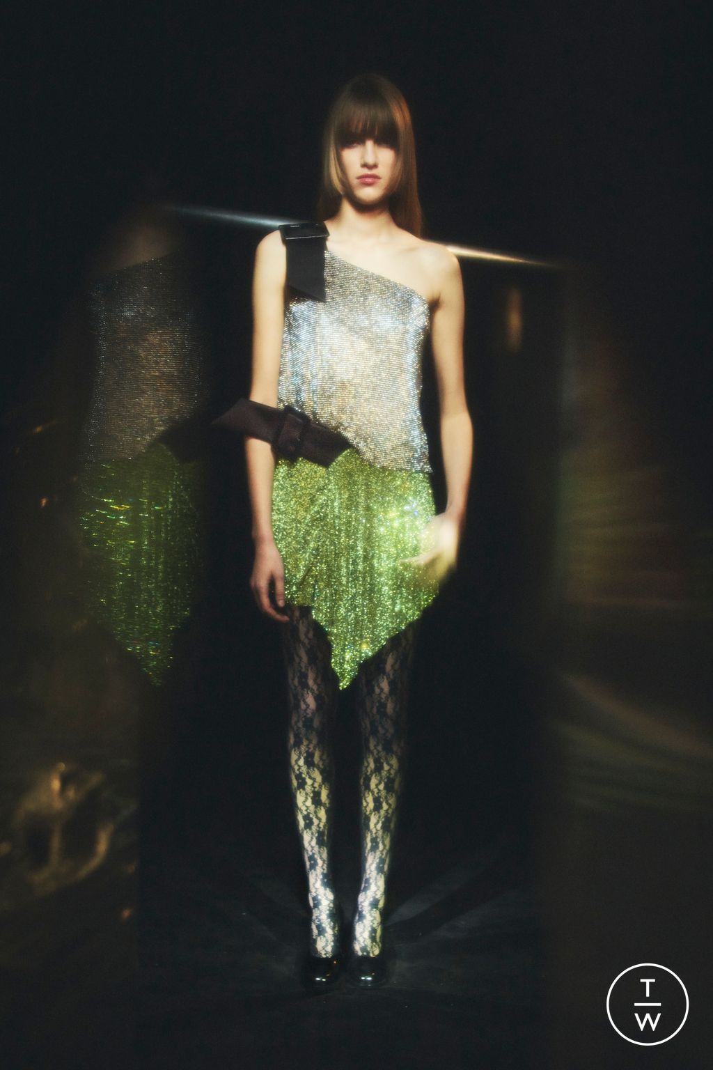 Fashion Week London Pre-Fall 2023 look 24 from the Christopher Kane collection 女装