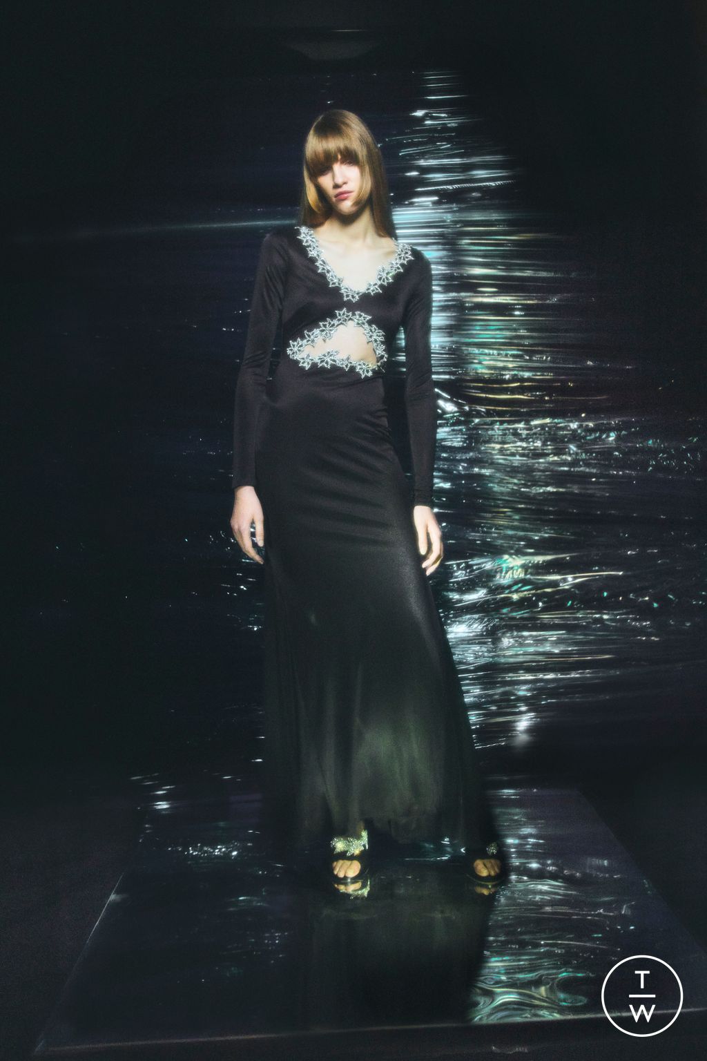 Fashion Week London Pre-Fall 2023 look 25 from the Christopher Kane collection womenswear