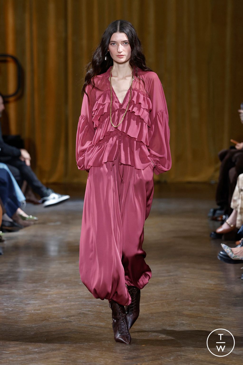 Fashion Week New York Fall/Winter 2026 look 22 from the Cinq à Sept collection womenswear