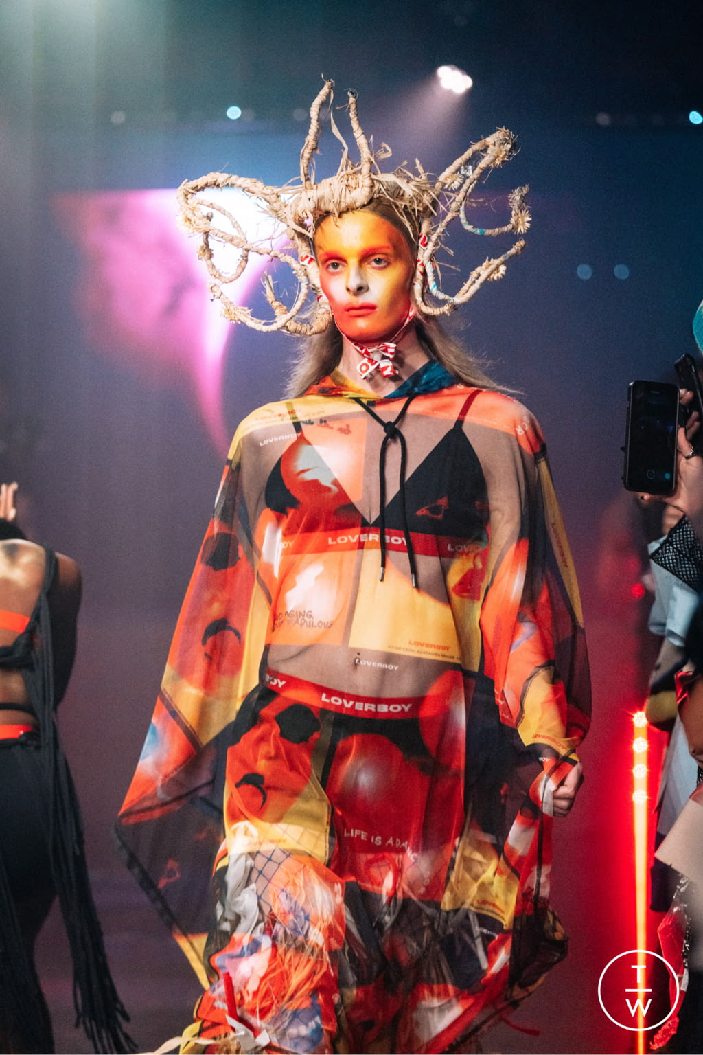 Fashion Week London Spring/Summer 2022 look 30 de la collection Charles Jeffrey LOVERBOY womenswear
