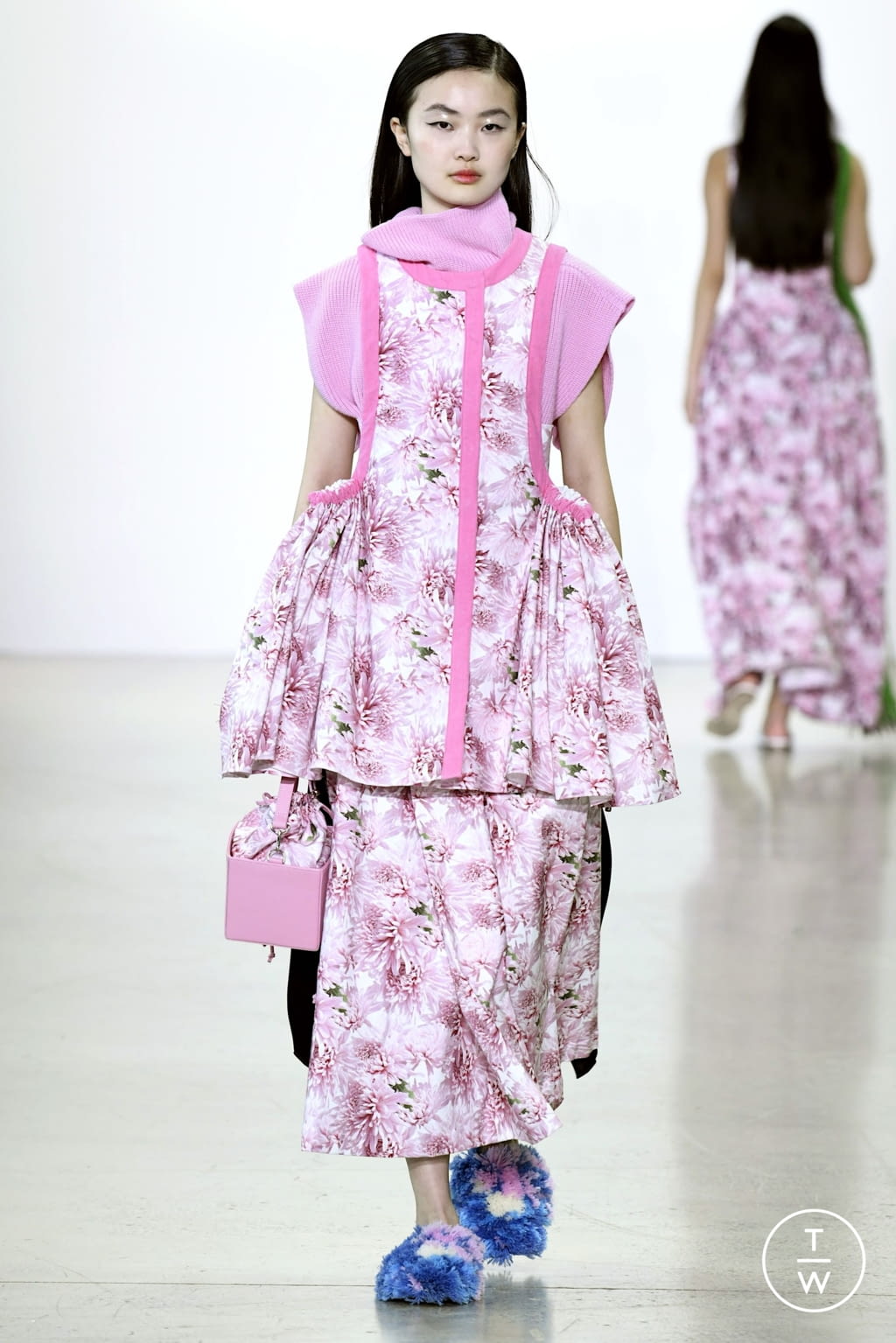 Fashion Week New York Fall/Winter 2022 look 2 de la collection Claudia Li womenswear