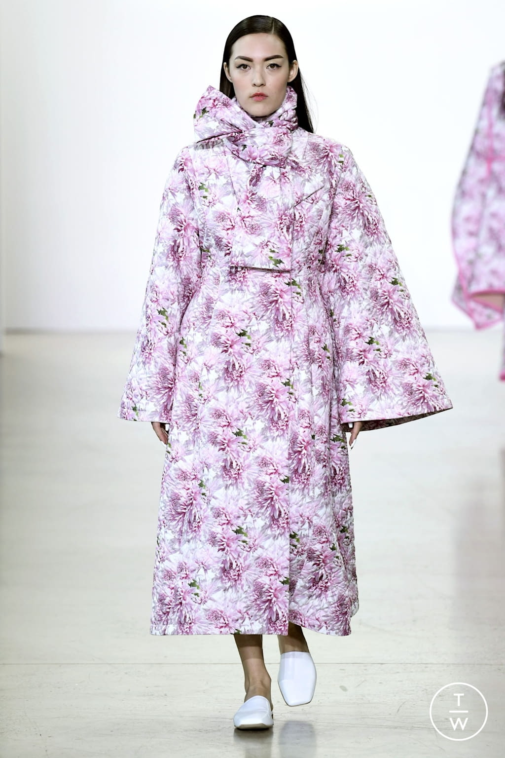 Fashion Week New York Fall/Winter 2022 look 5 from the Claudia Li collection womenswear