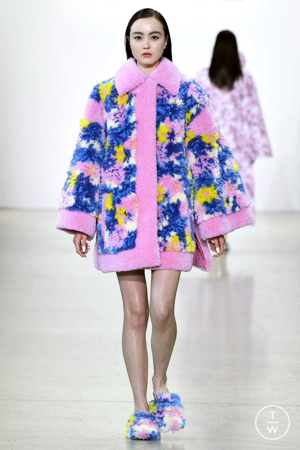 Fashion Week New York Fall/Winter 2022 look 6 from the Claudia Li collection womenswear