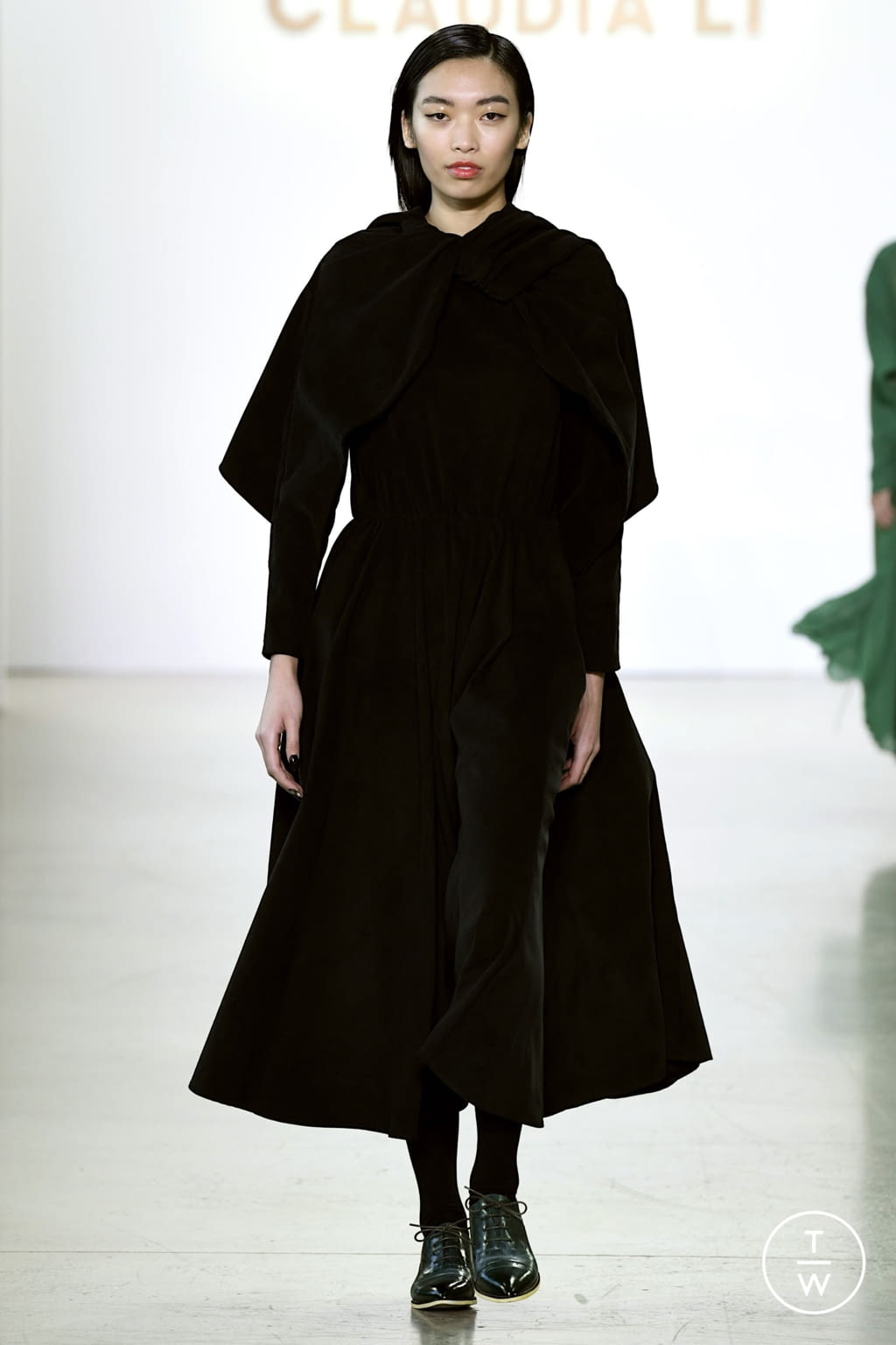 Fashion Week New York Fall/Winter 2022 look 18 from the Claudia Li collection 女装