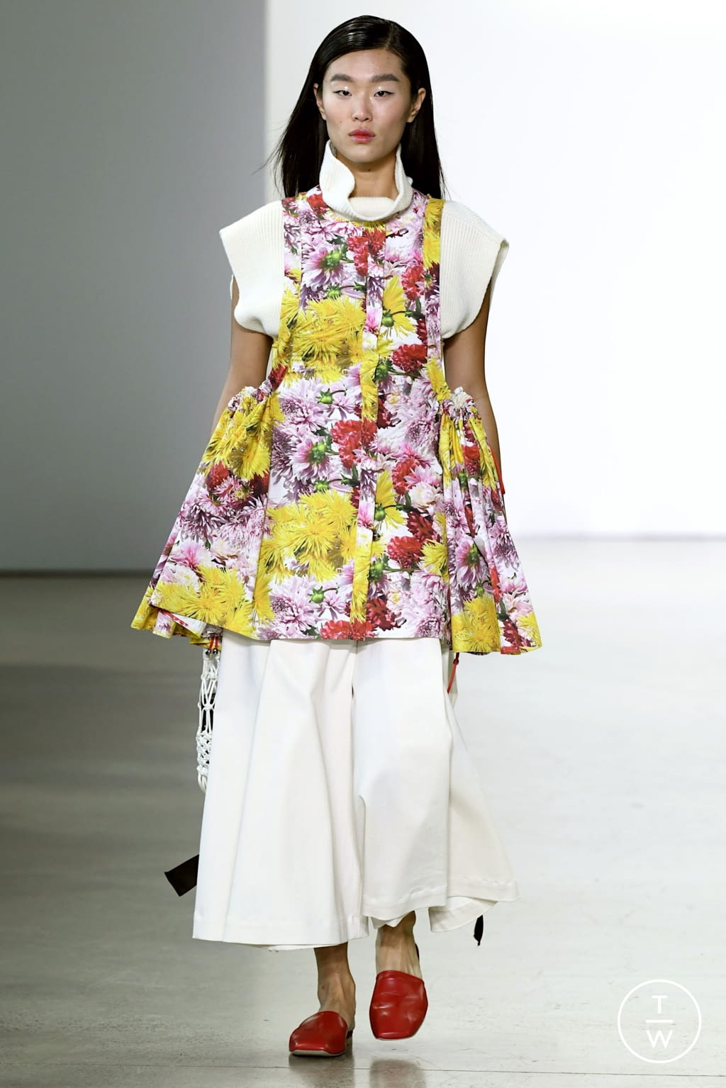 Fashion Week New York Fall/Winter 2022 look 23 from the Claudia Li collection womenswear