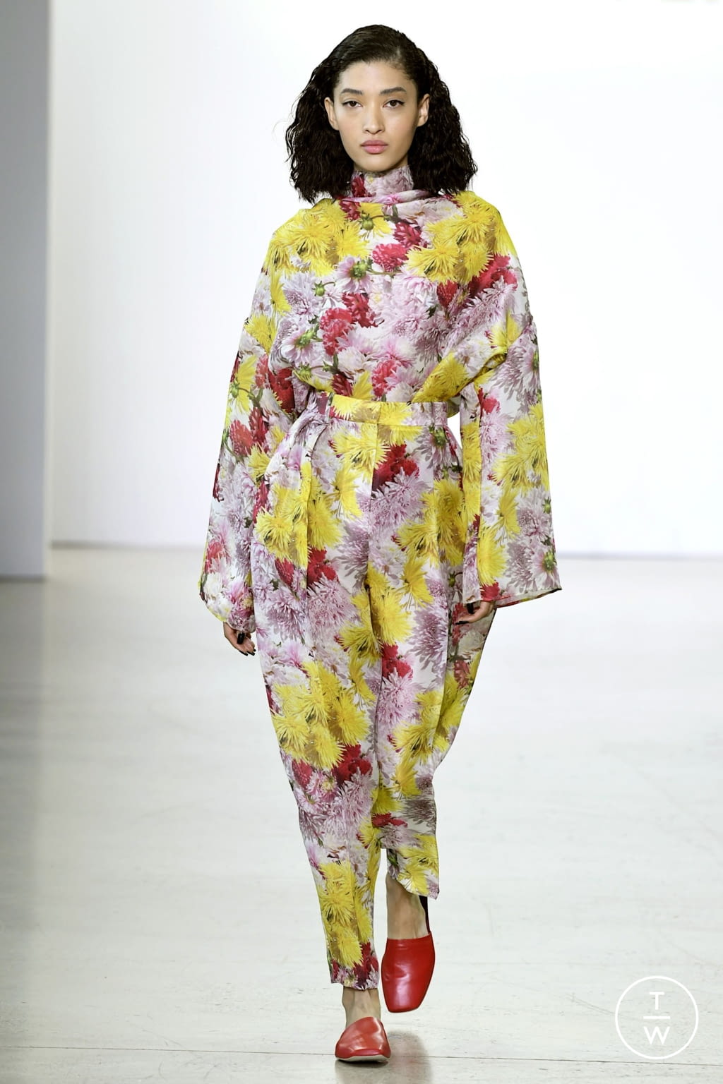 Fashion Week New York Fall/Winter 2022 look 28 from the Claudia Li collection womenswear
