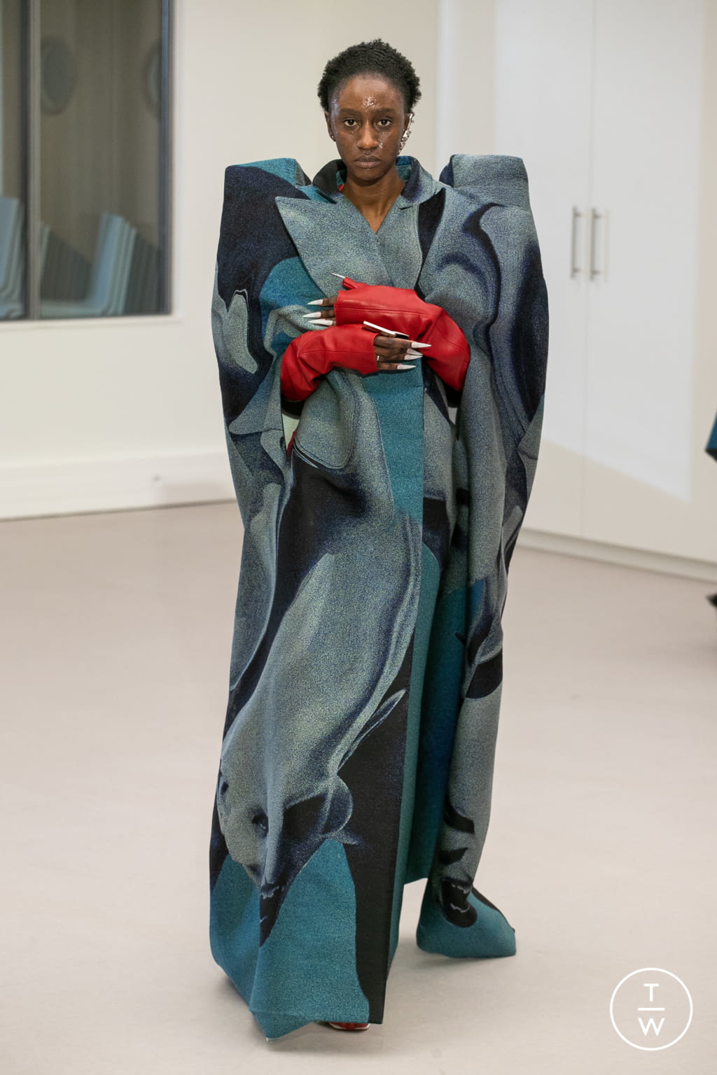 Fashion Week Paris Fall/Winter 2021 look 39 from the IFM PARIS collection womenswear