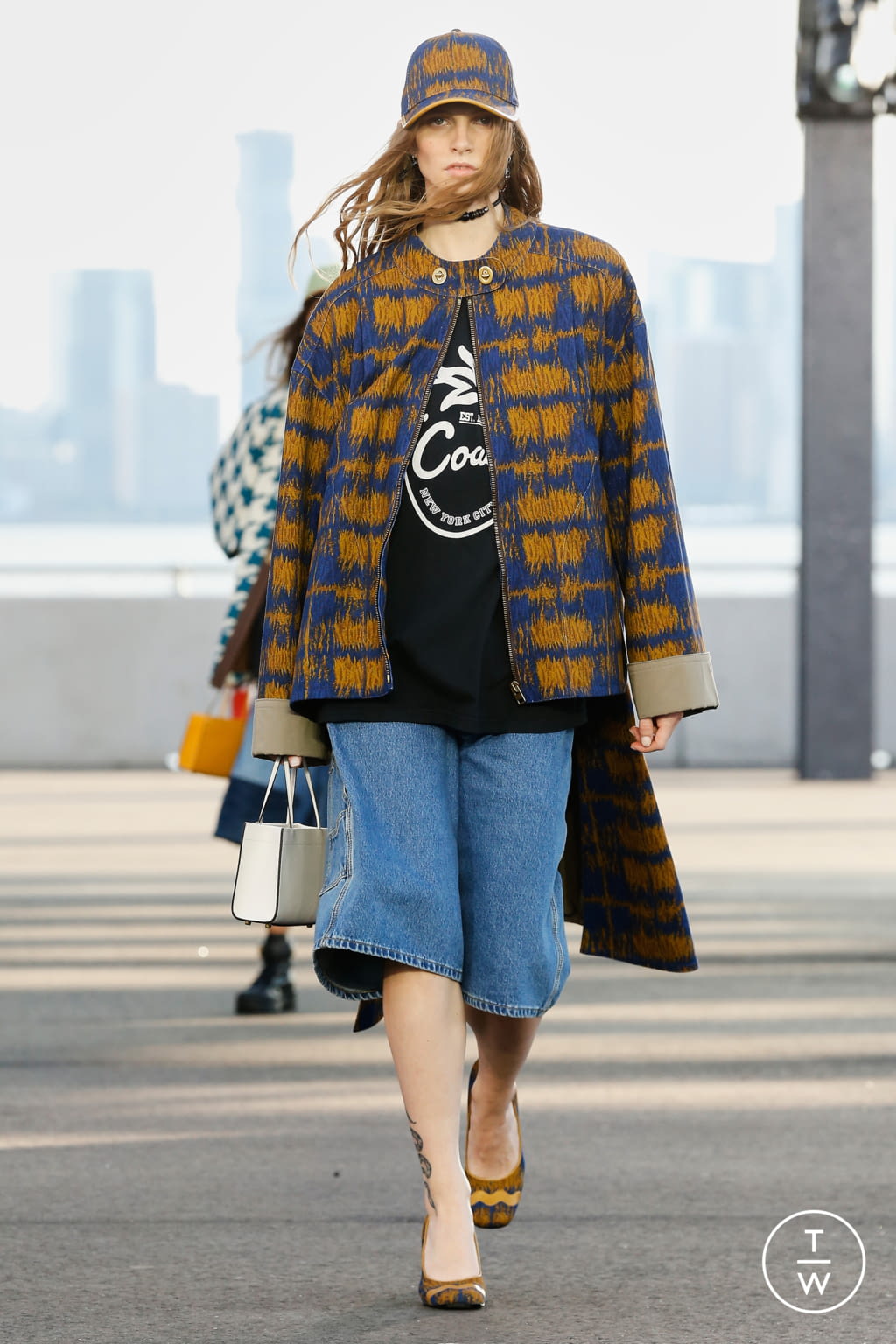 Fashion Week New York Spring/Summer 2022 look 6 from the Coach collection 女装