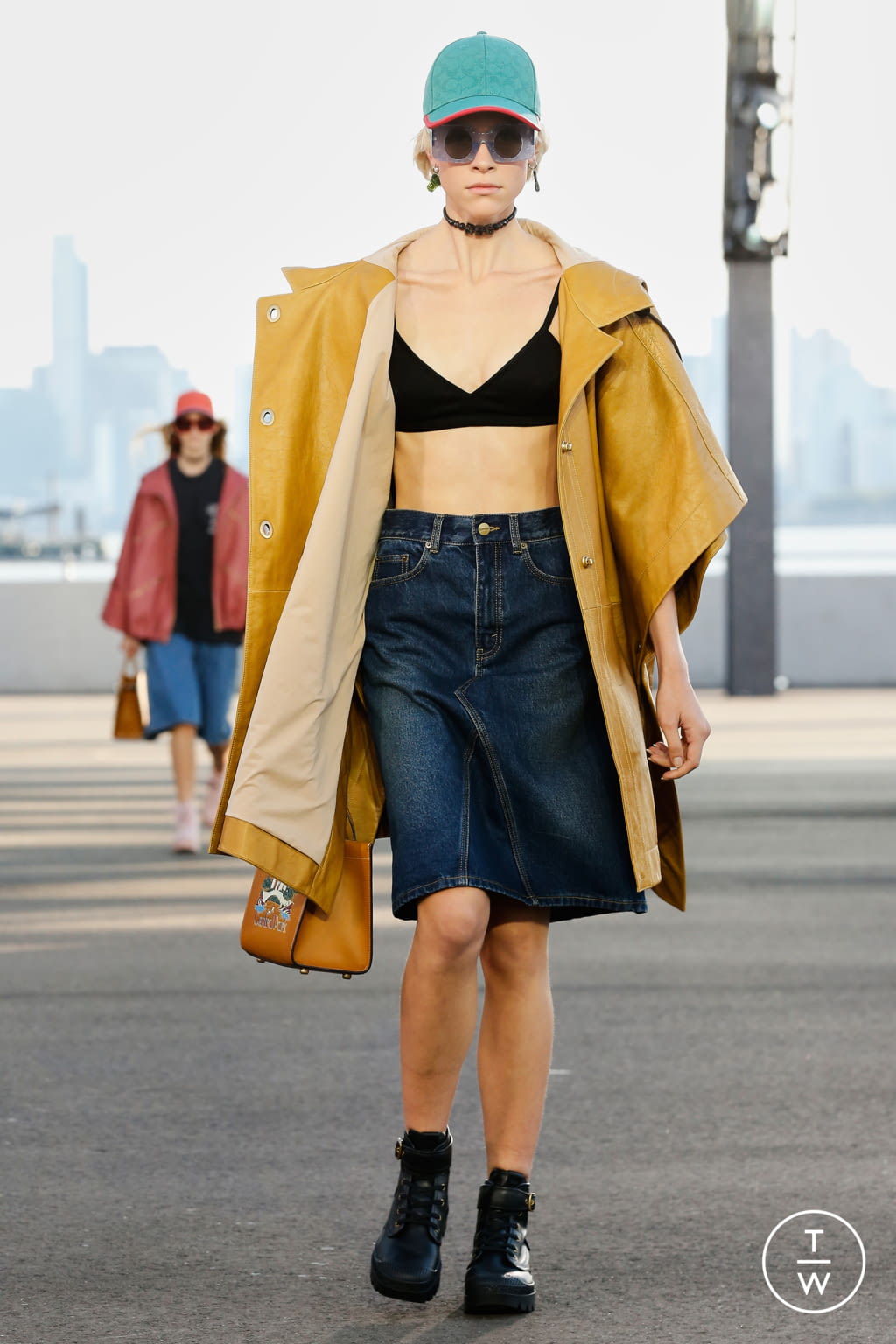 Fashion Week New York Spring/Summer 2022 look 25 from the Coach 1941 collection 女装