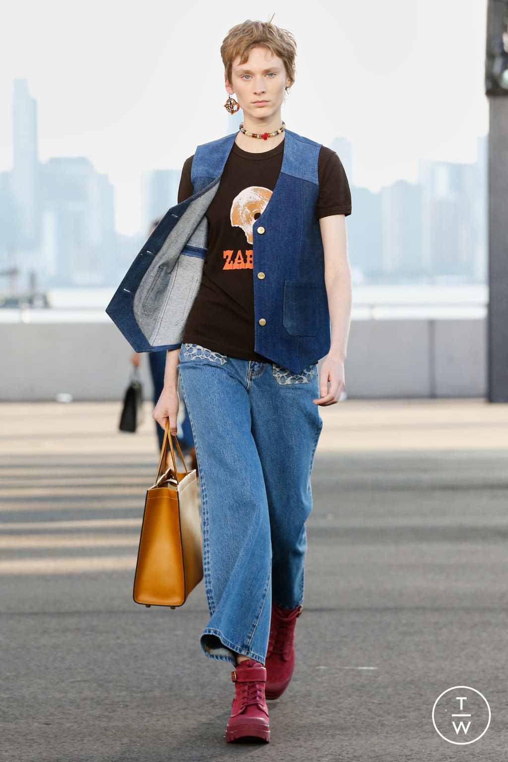 Fashion Week New York Spring/Summer 2022 look 37 from the Coach collection womenswear