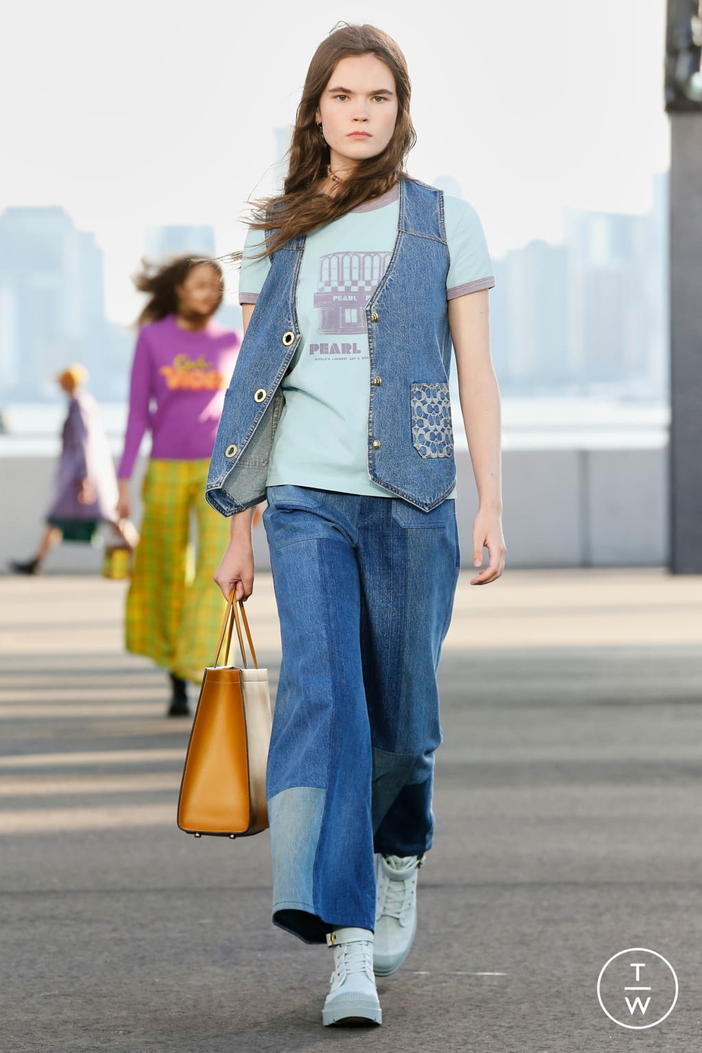 Fashion Week New York Spring/Summer 2022 look 39 from the Coach collection womenswear