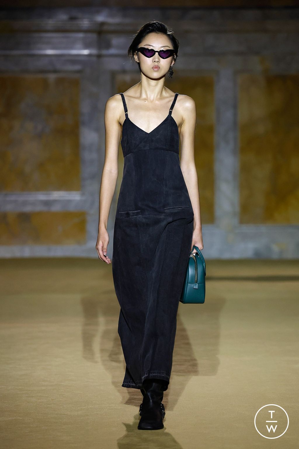 Fashion Week New York Spring/Summer 2024 look 33 from the Coach collection 女装