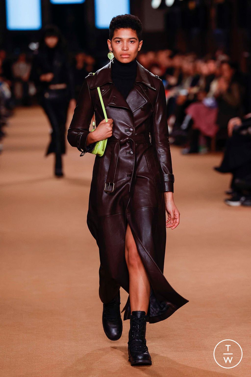 Fashion Week New York Fall/Winter 2023 look 2 from the Coach collection womenswear