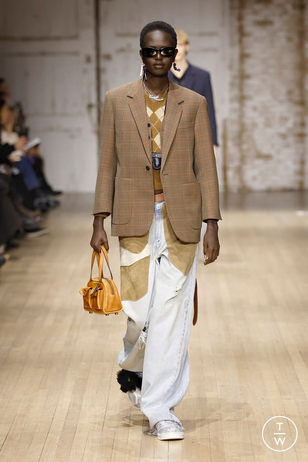 Fashion Week New York Fall/Winter 2025 look 23 from the Coach collection 女装
