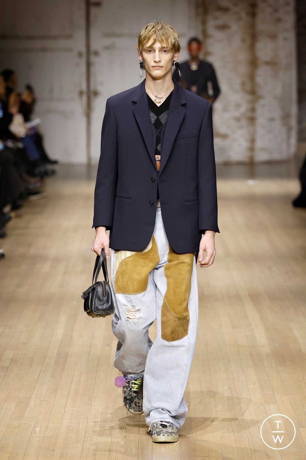 Fashion Week New York Fall/Winter 2025 look 24 from the Coach collection 女装