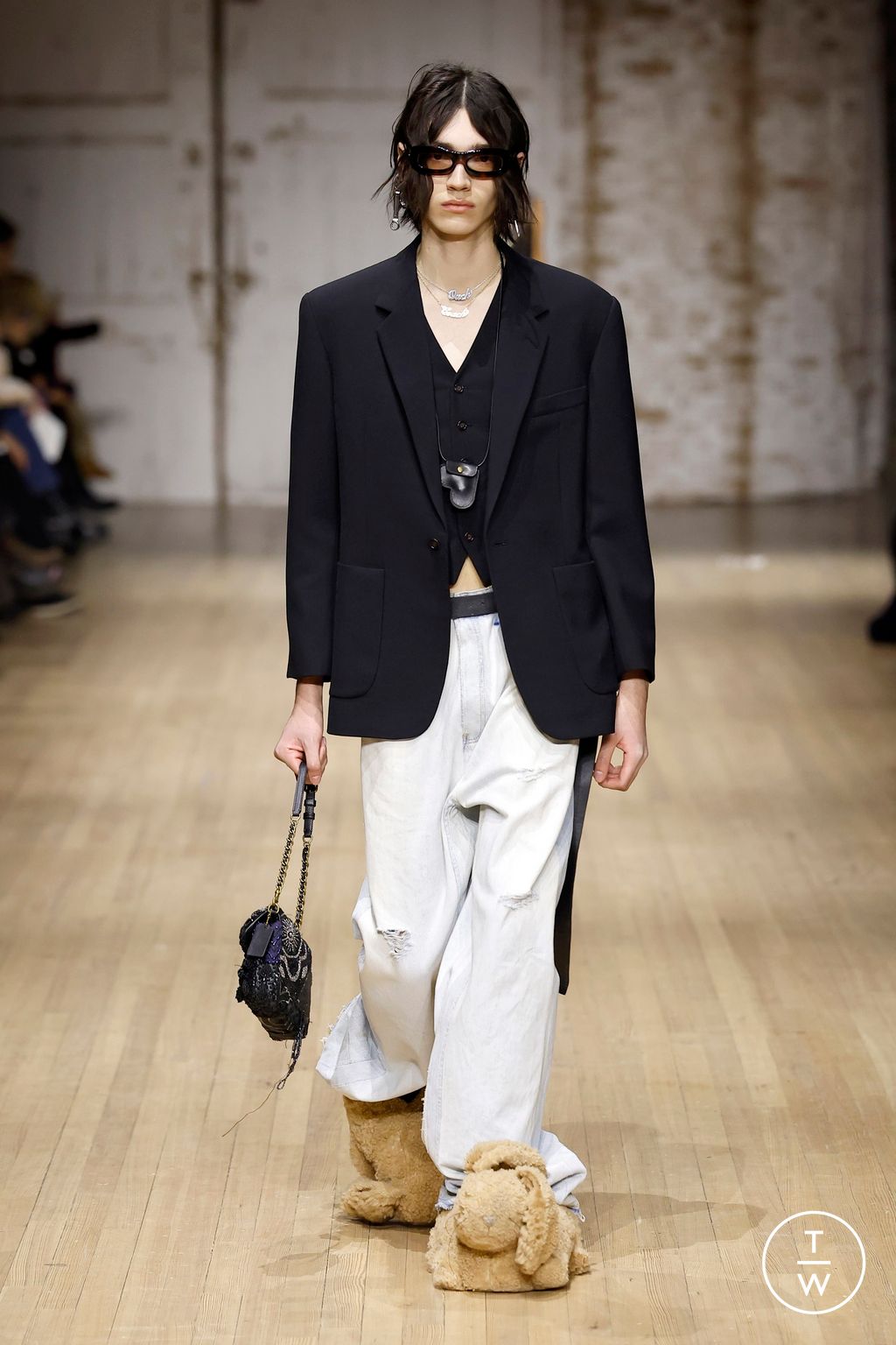 Fashion Week New York Fall/Winter 2025 look 43 from the Coach collection 女装