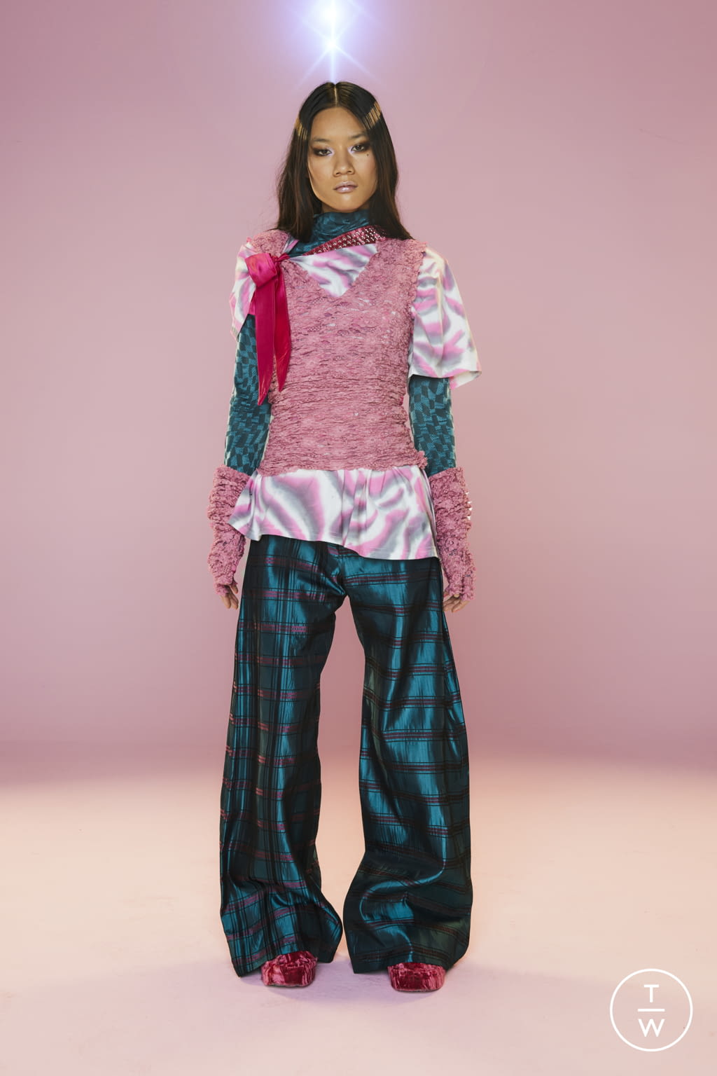 Fashion Week New York Fall/Winter 2022 look 16 de la collection Collina Strada womenswear