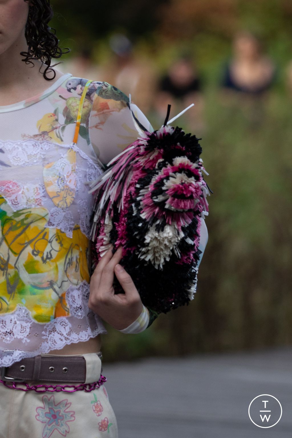 Fashion Week New York Spring/Summer 2023 look 4 de la collection Collina Strada womenswear accessories