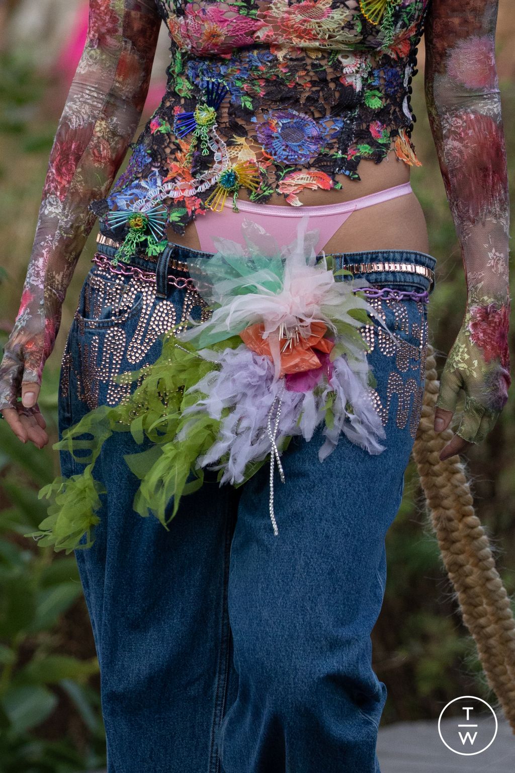 Fashion Week New York Spring/Summer 2023 look 16 de la collection Collina Strada womenswear accessories