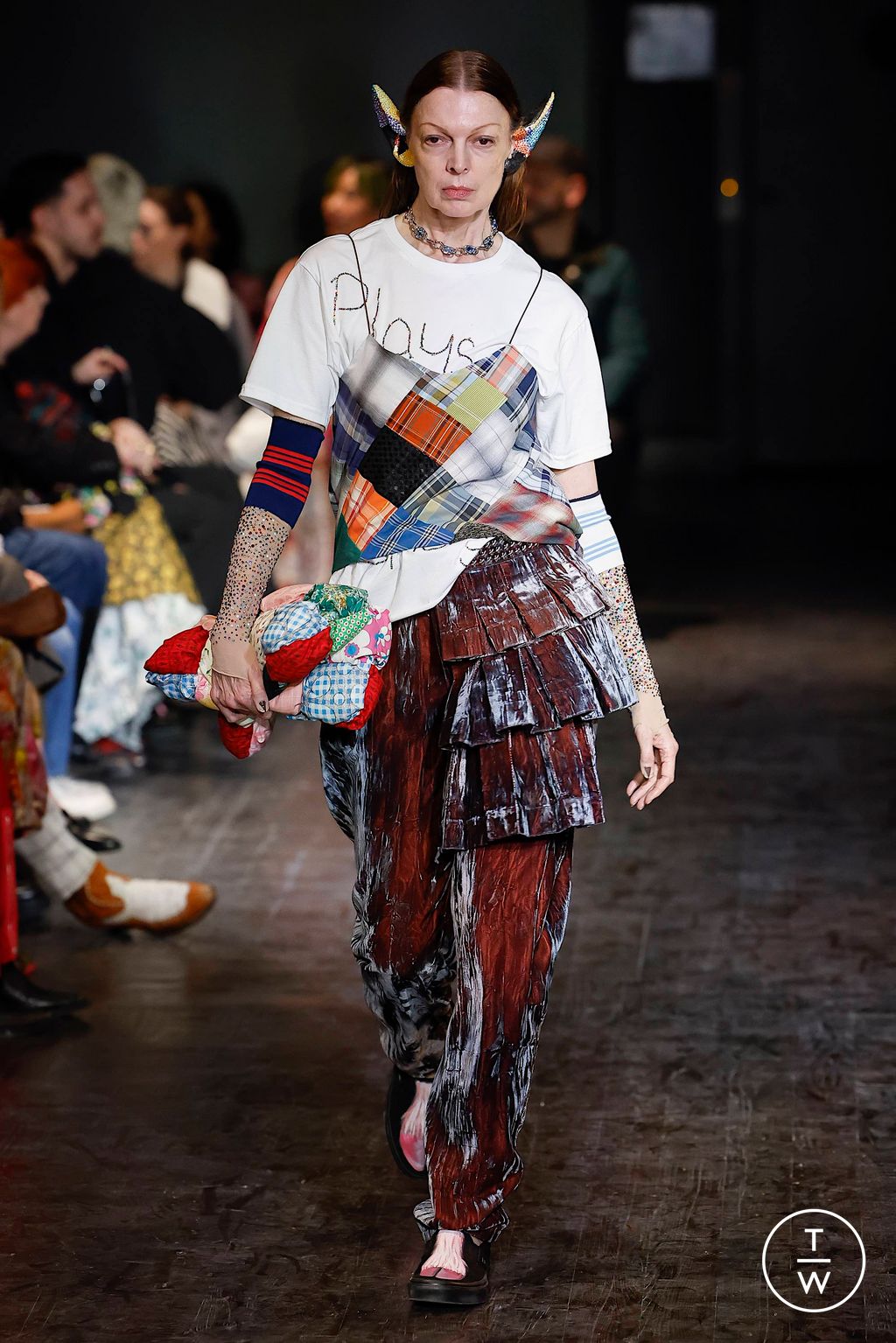 Fashion Week New York Fall/Winter 2023 look 24 de la collection Collina Strada womenswear