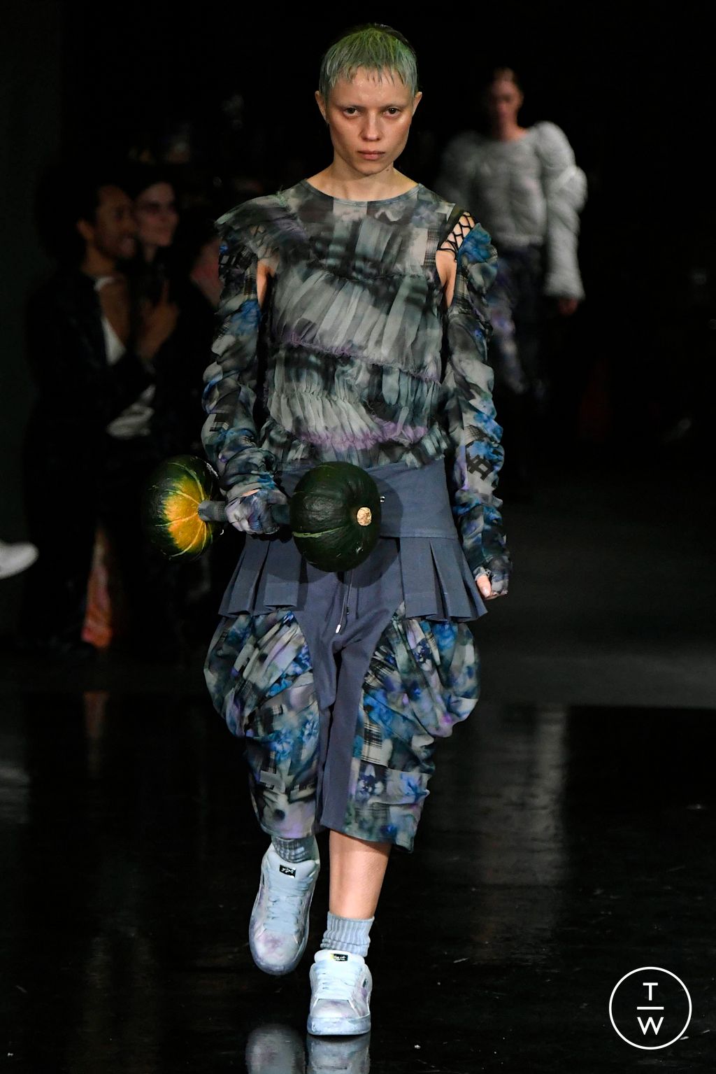 Fashion Week New York Fall/Winter 2024 look 10 from the Collina Strada collection 女装