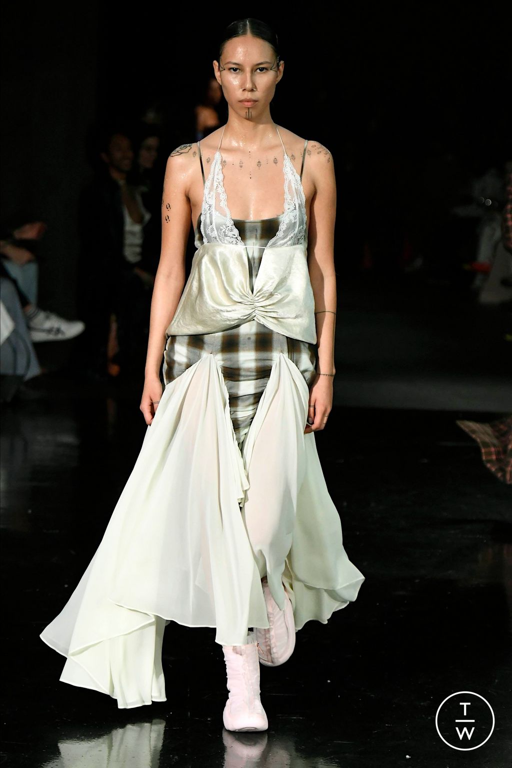 Fashion Week New York Fall/Winter 2024 look 29 de la collection Collina Strada womenswear