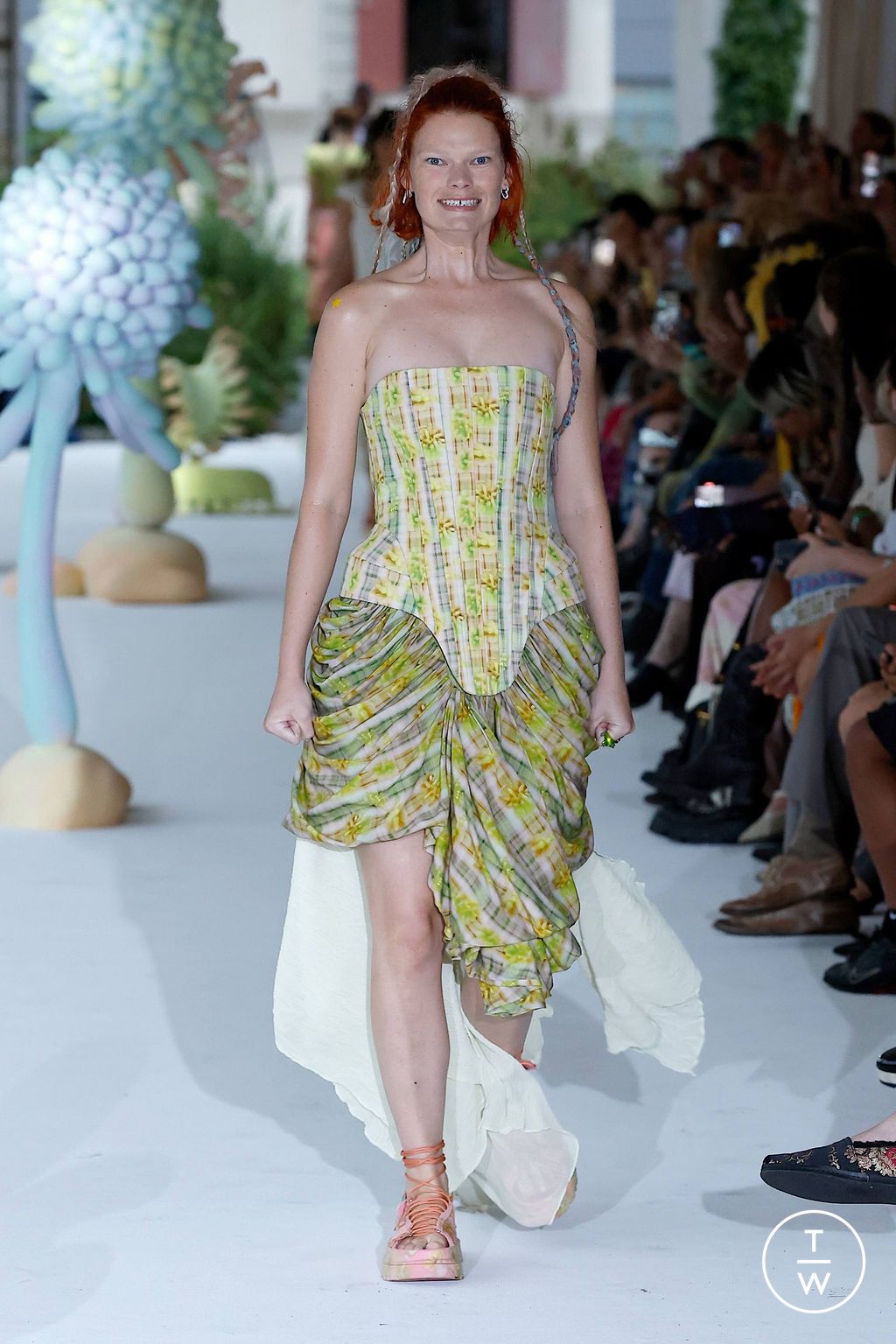 Fashion Week New York Spring/Summer 2024 look 3 de la collection Collina Strada womenswear