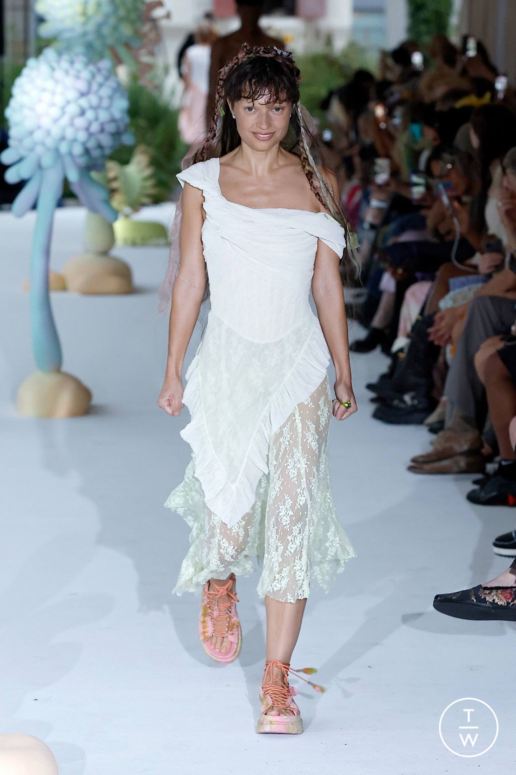 Fashion Week New York Spring/Summer 2024 look 4 de la collection Collina Strada womenswear