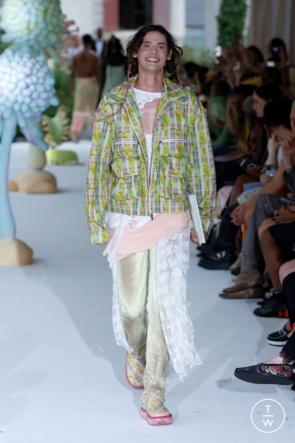 Fashion Week New York Spring/Summer 2024 look 7 de la collection Collina Strada womenswear