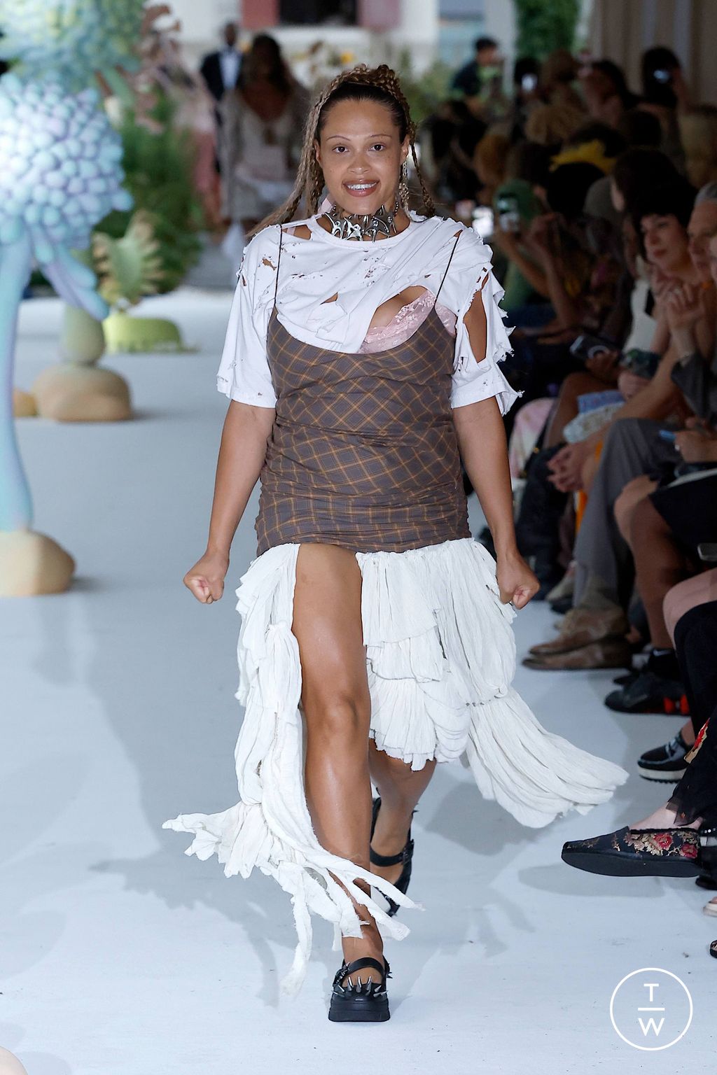 Fashion Week New York Spring/Summer 2024 look 9 de la collection Collina Strada womenswear