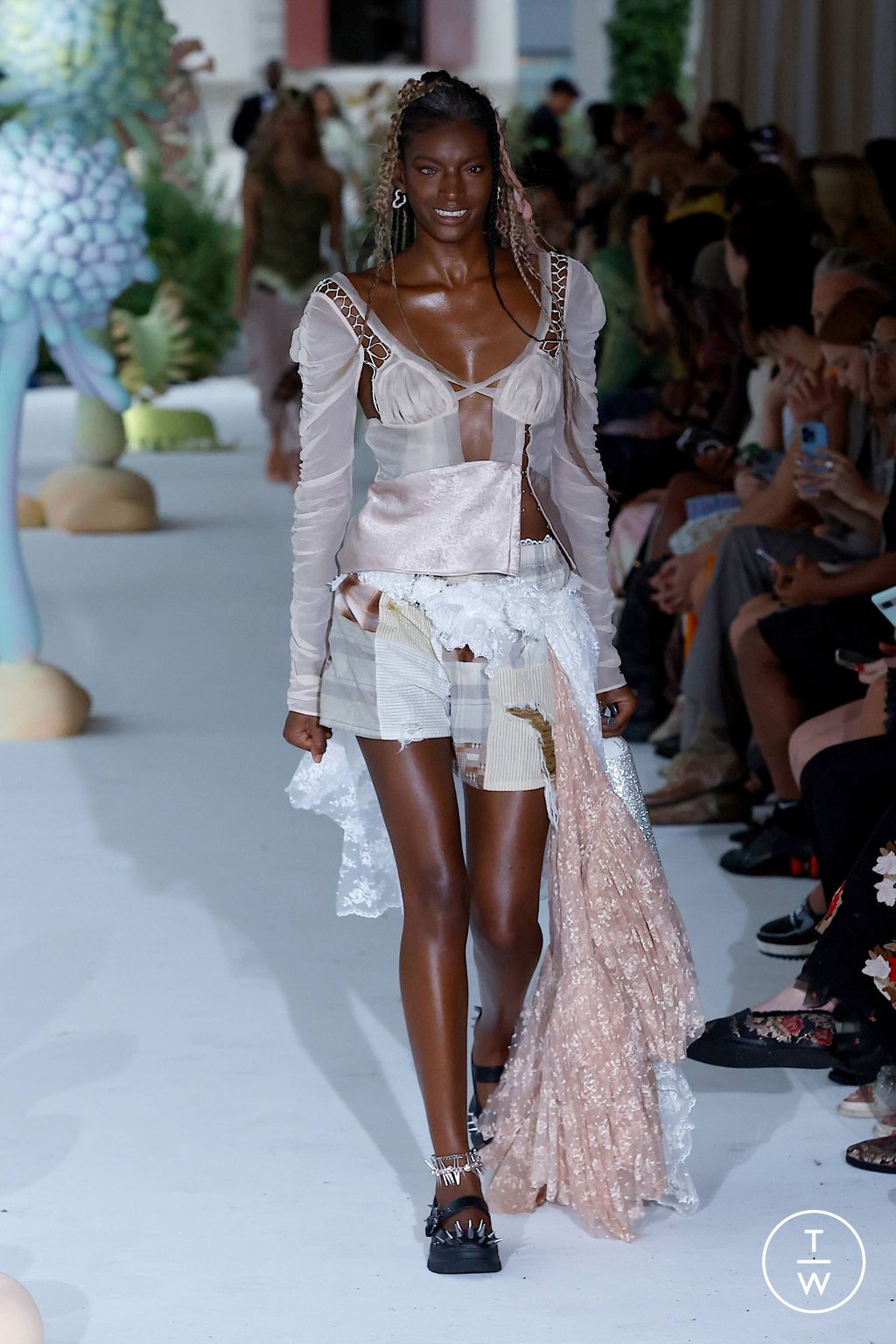 Fashion Week New York Spring/Summer 2024 look 10 de la collection Collina Strada womenswear