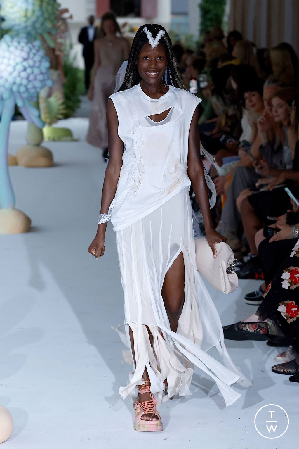 Fashion Week New York Spring/Summer 2024 look 13 from the Collina Strada collection 女装