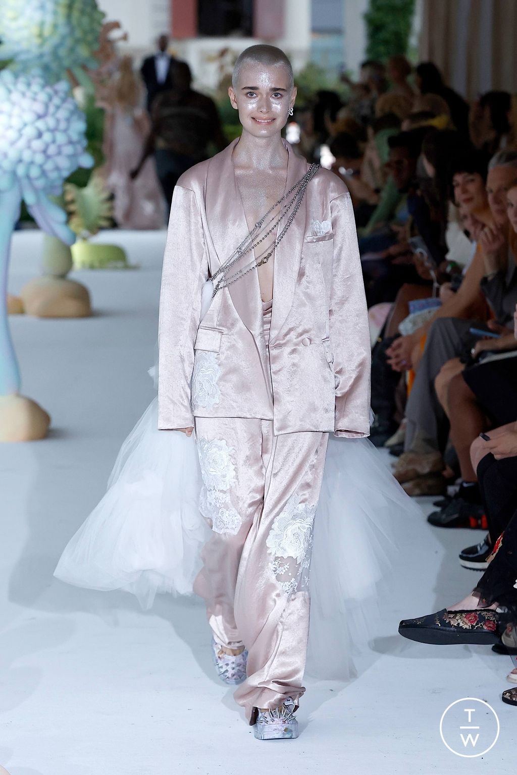 Fashion Week New York Spring/Summer 2024 look 16 from the Collina Strada collection 女装