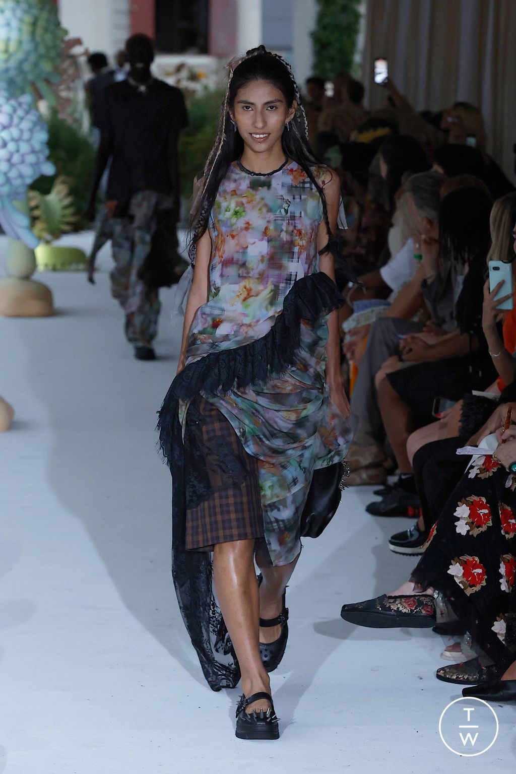 Fashion Week New York Spring/Summer 2024 look 26 de la collection Collina Strada womenswear