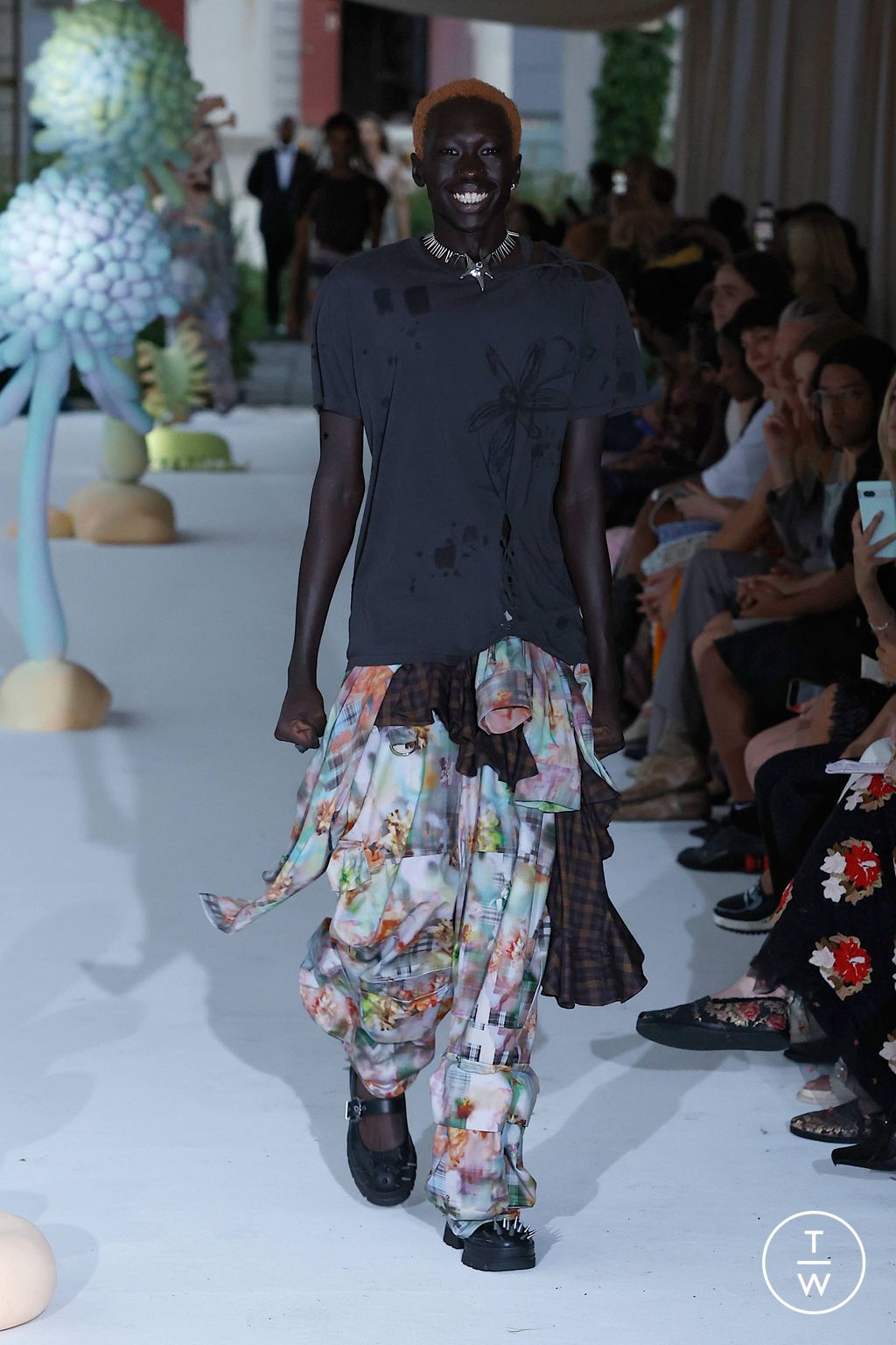 Fashion Week New York Spring/Summer 2024 look 27 de la collection Collina Strada womenswear