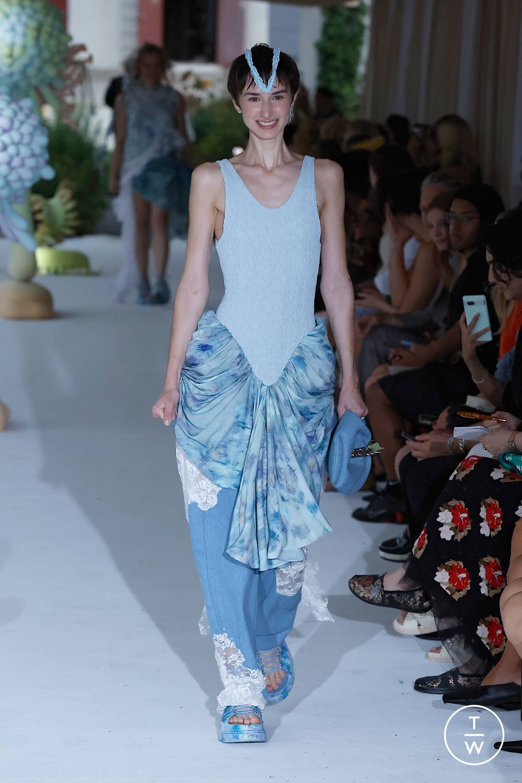Fashion Week New York Spring/Summer 2024 look 39 de la collection Collina Strada womenswear
