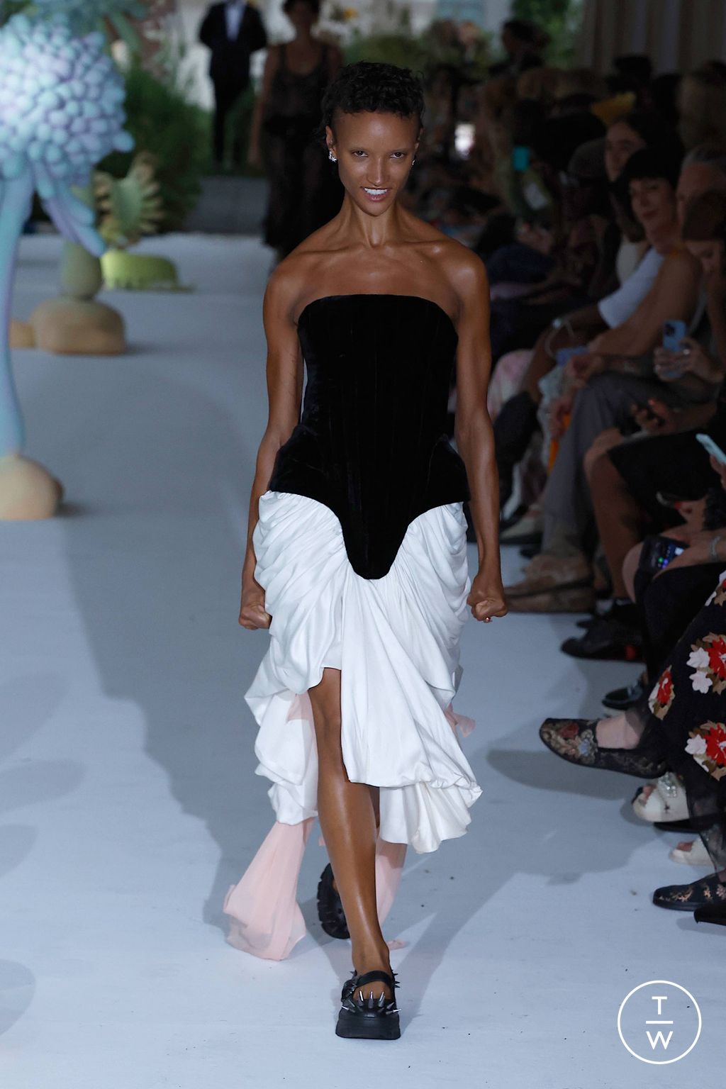Fashion Week New York Spring/Summer 2024 look 42 de la collection Collina Strada womenswear