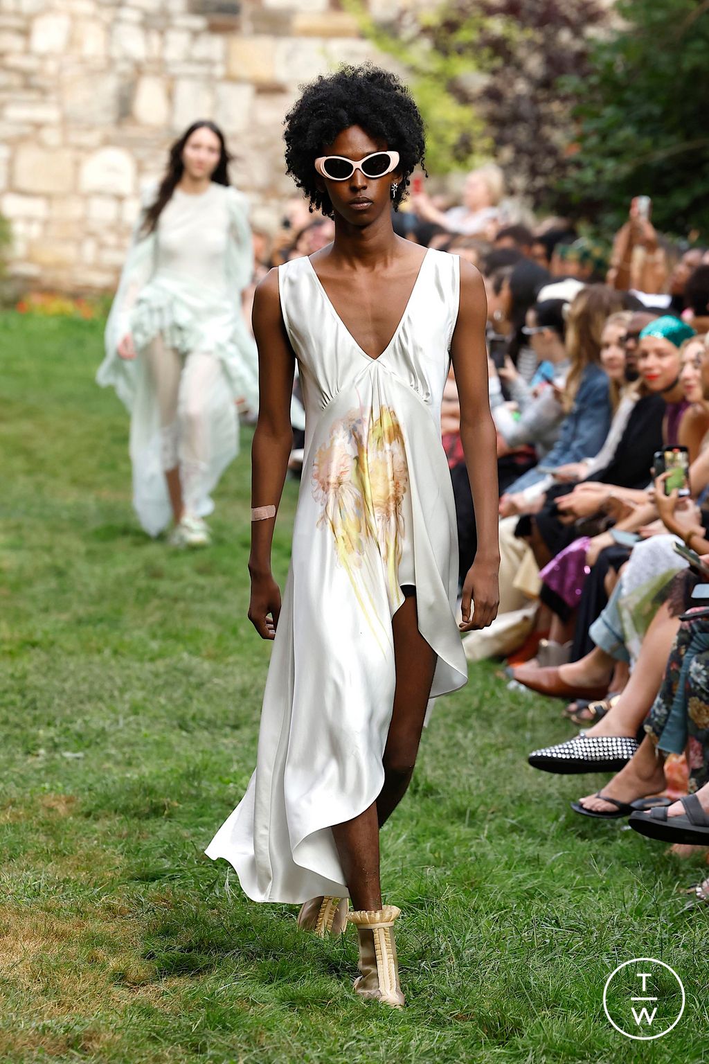 Fashion Week New York Spring-Summer 2025 look 12 de la collection Collina Strada womenswear