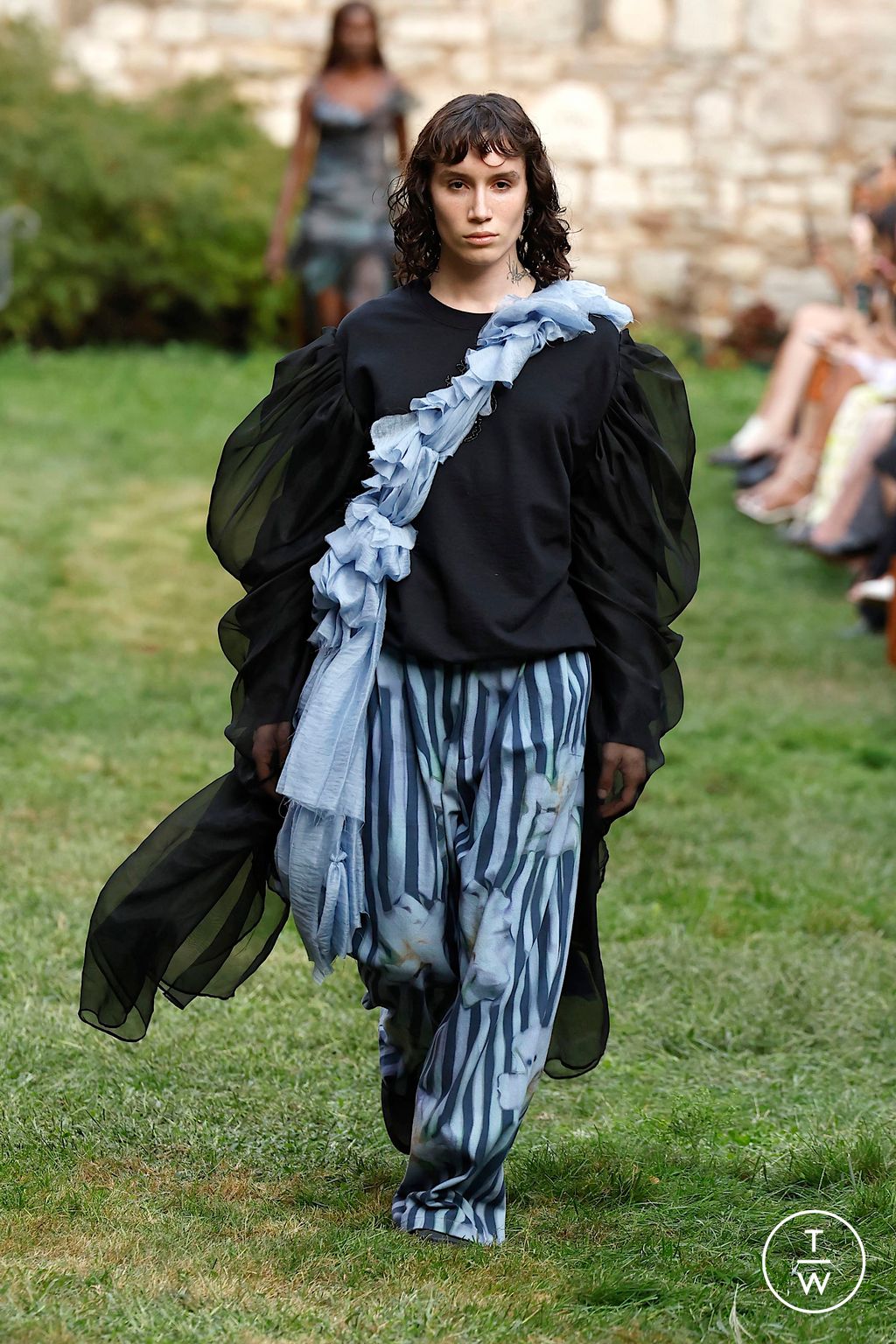 Fashion Week New York Spring-Summer 2025 look 18 de la collection Collina Strada womenswear