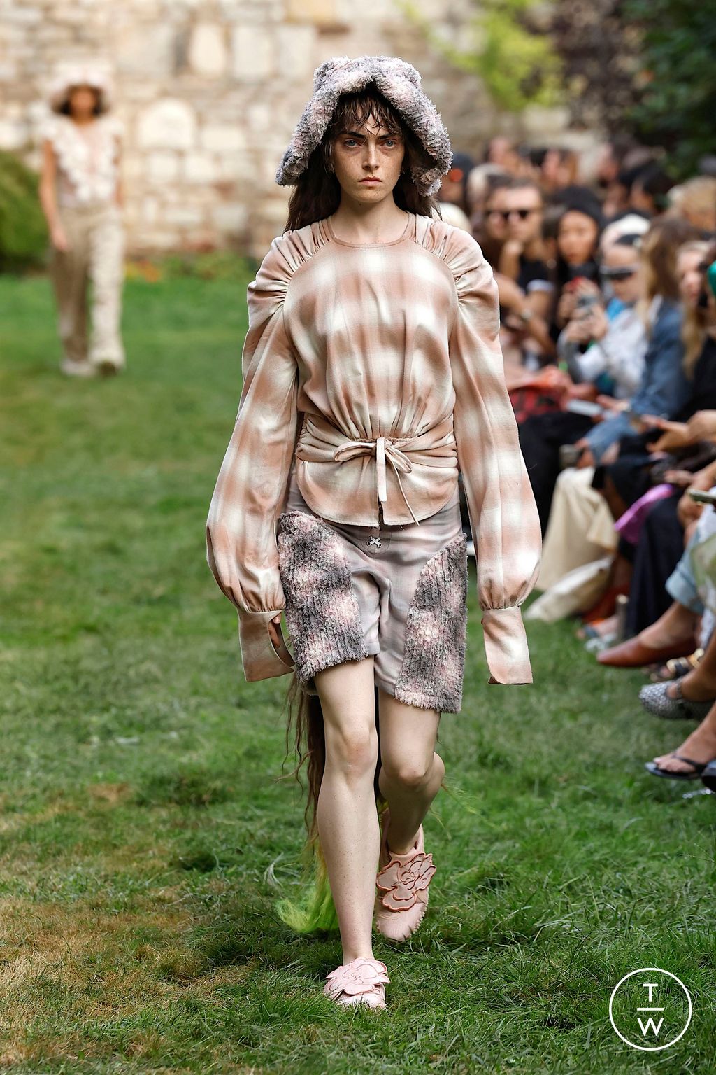 Fashion Week New York Spring-Summer 2025 look 26 de la collection Collina Strada womenswear