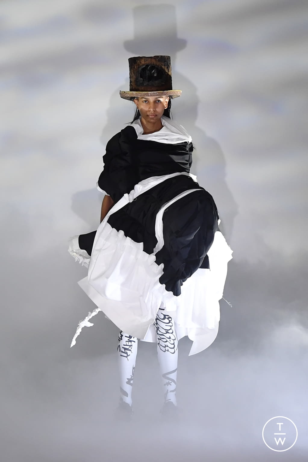 Fashion Week Paris Fall/Winter 2021 look 12 from the Comme des Garçons collection womenswear