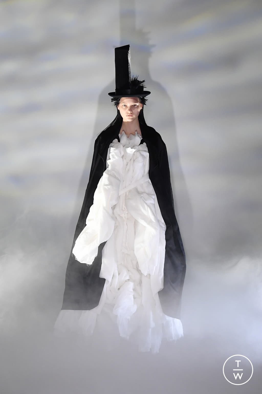 Fashion Week Paris Fall/Winter 2021 look 13 from the Comme des Garçons collection womenswear