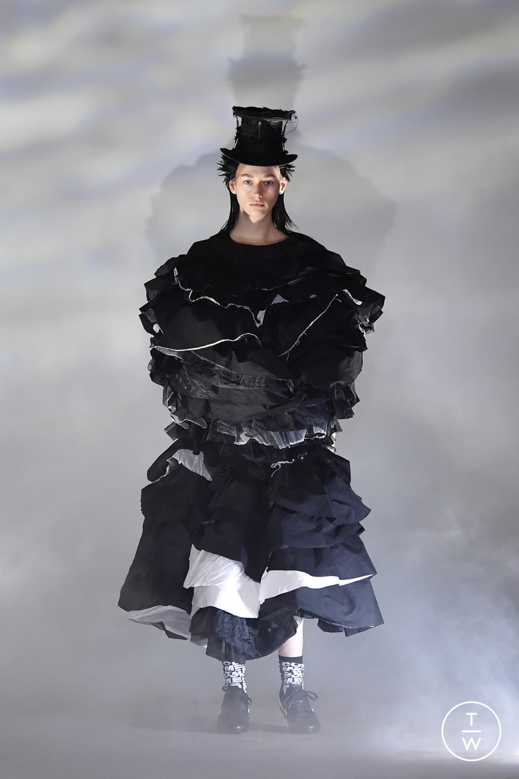 Fashion Week Paris Fall/Winter 2021 look 14 from the Comme des Garçons collection 女装