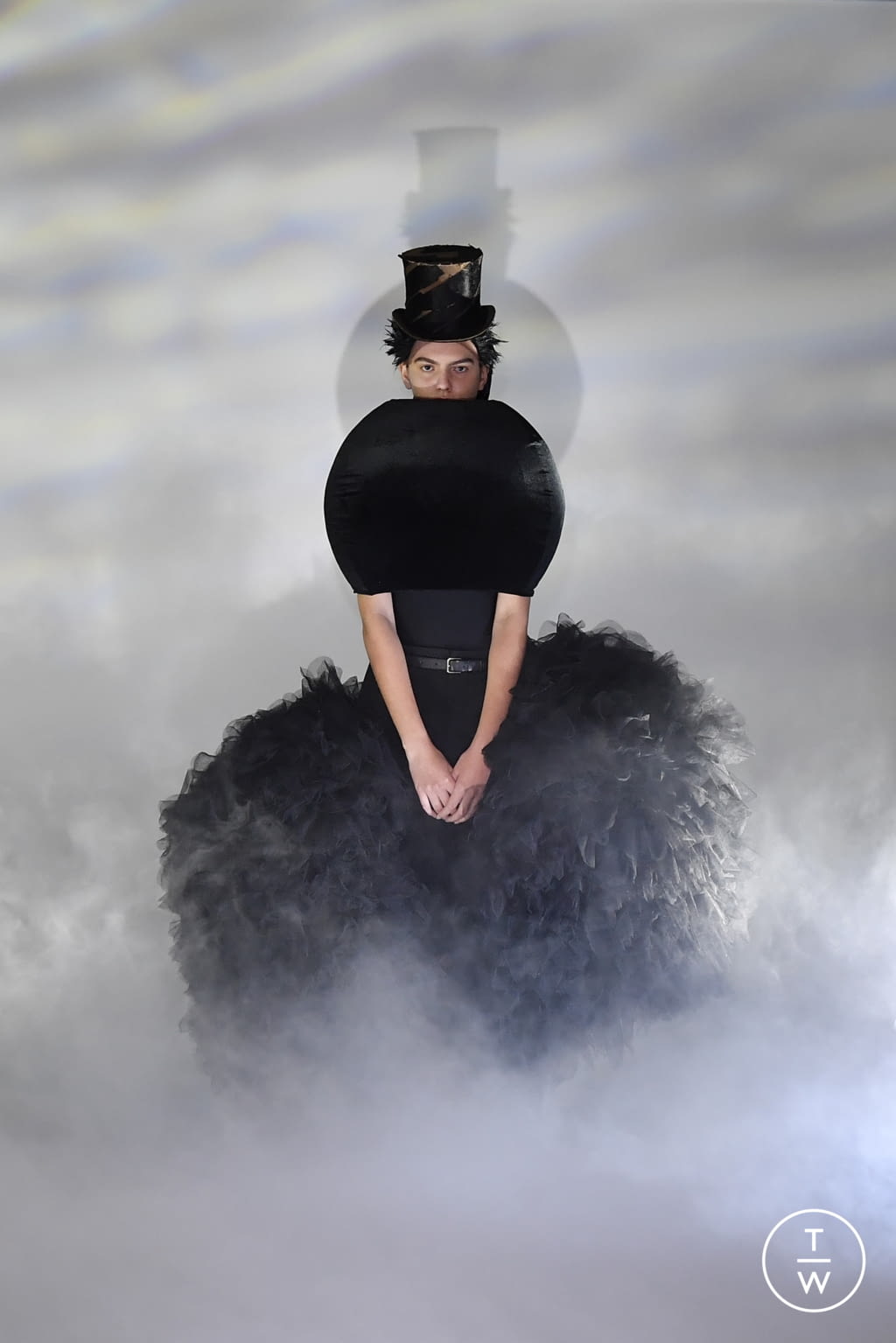 Fashion Week Paris Fall/Winter 2021 look 15 from the Comme des Garçons collection womenswear