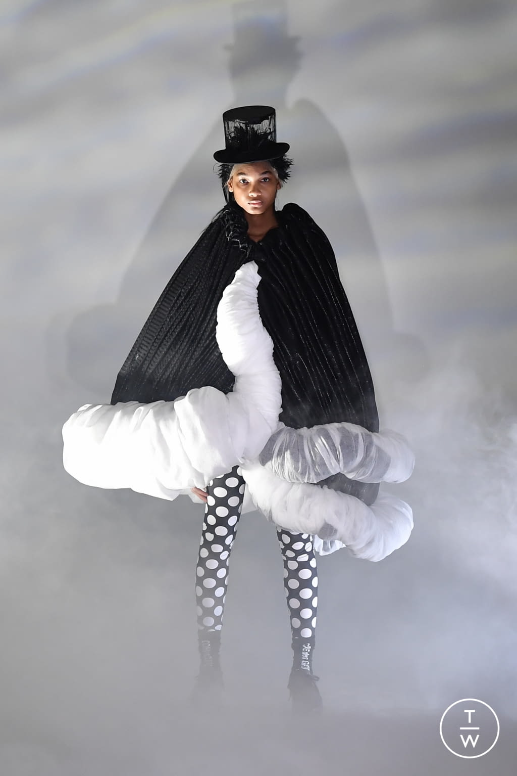 Fashion Week Paris Fall/Winter 2021 look 16 from the Comme des Garçons collection womenswear