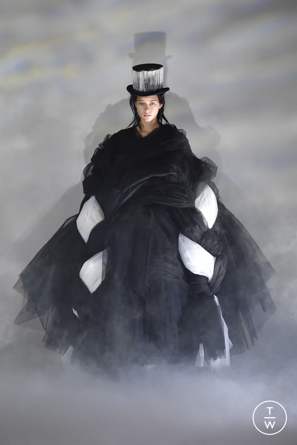 Fashion Week Paris Fall/Winter 2021 look 20 from the Comme des Garçons collection womenswear