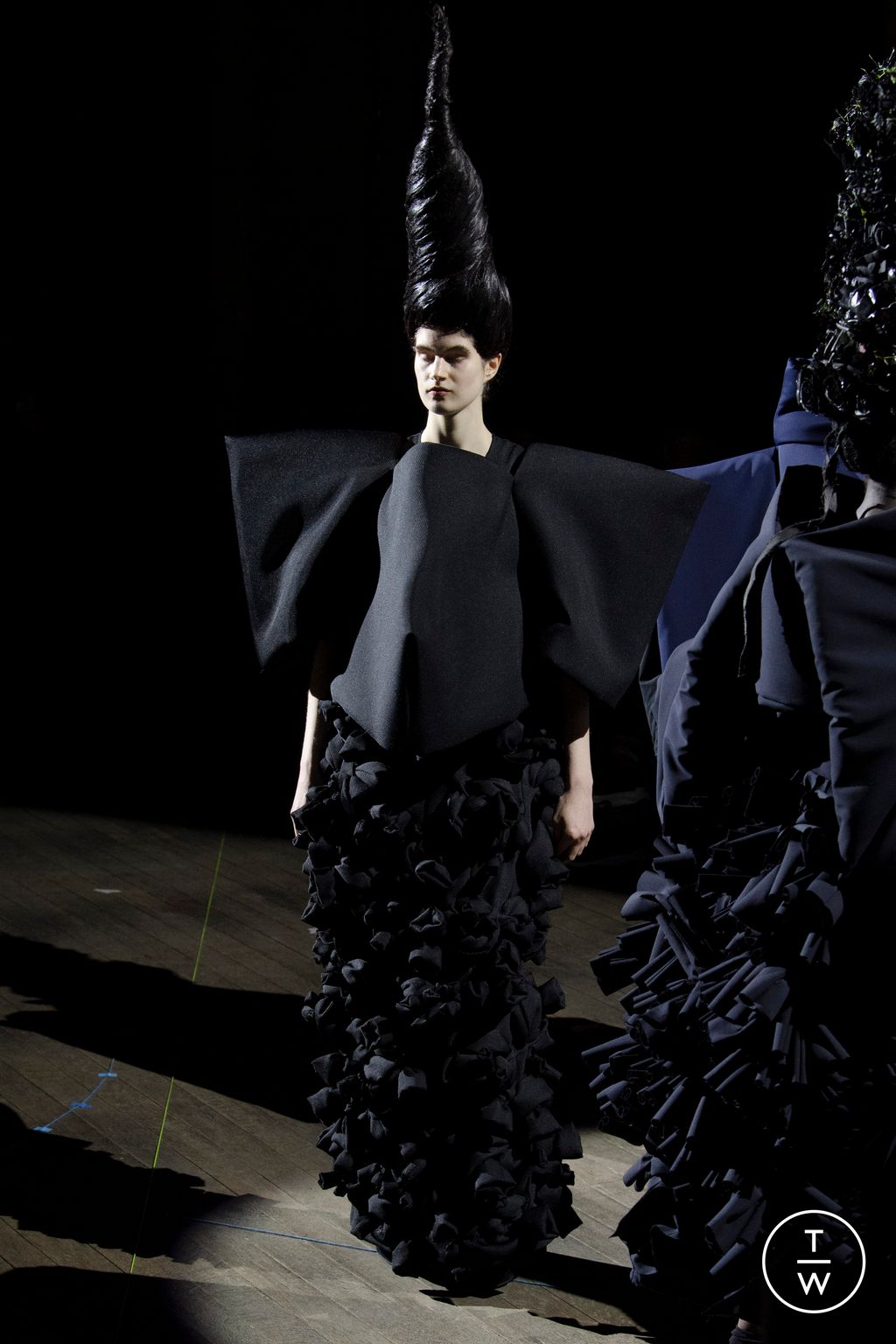 Fashion Week Paris Fall/Winter 2023 look 4 from the Comme des Garçons collection 女装