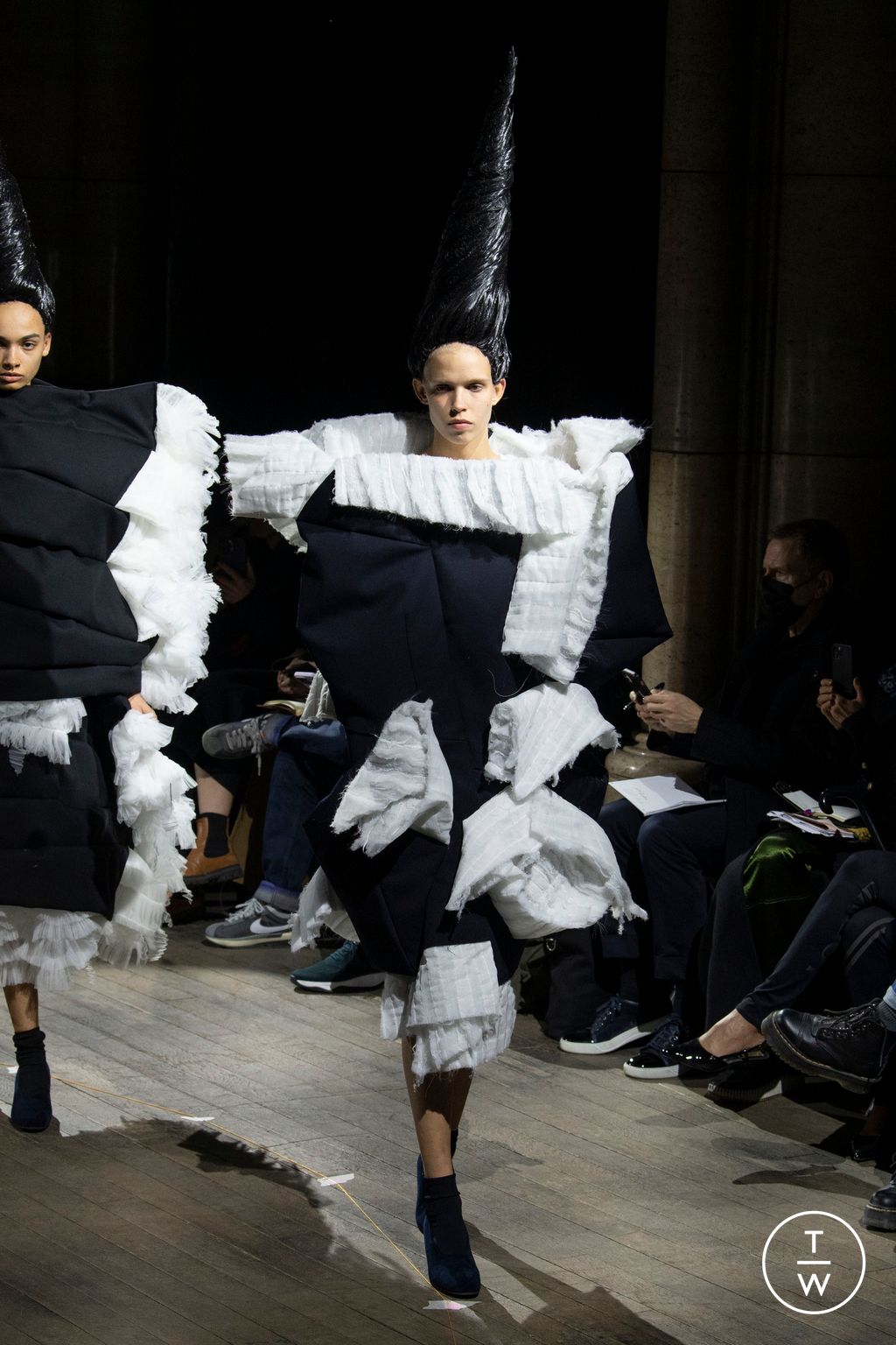 Fashion Week Paris Fall/Winter 2023 look 5 de la collection Comme des Garçons womenswear