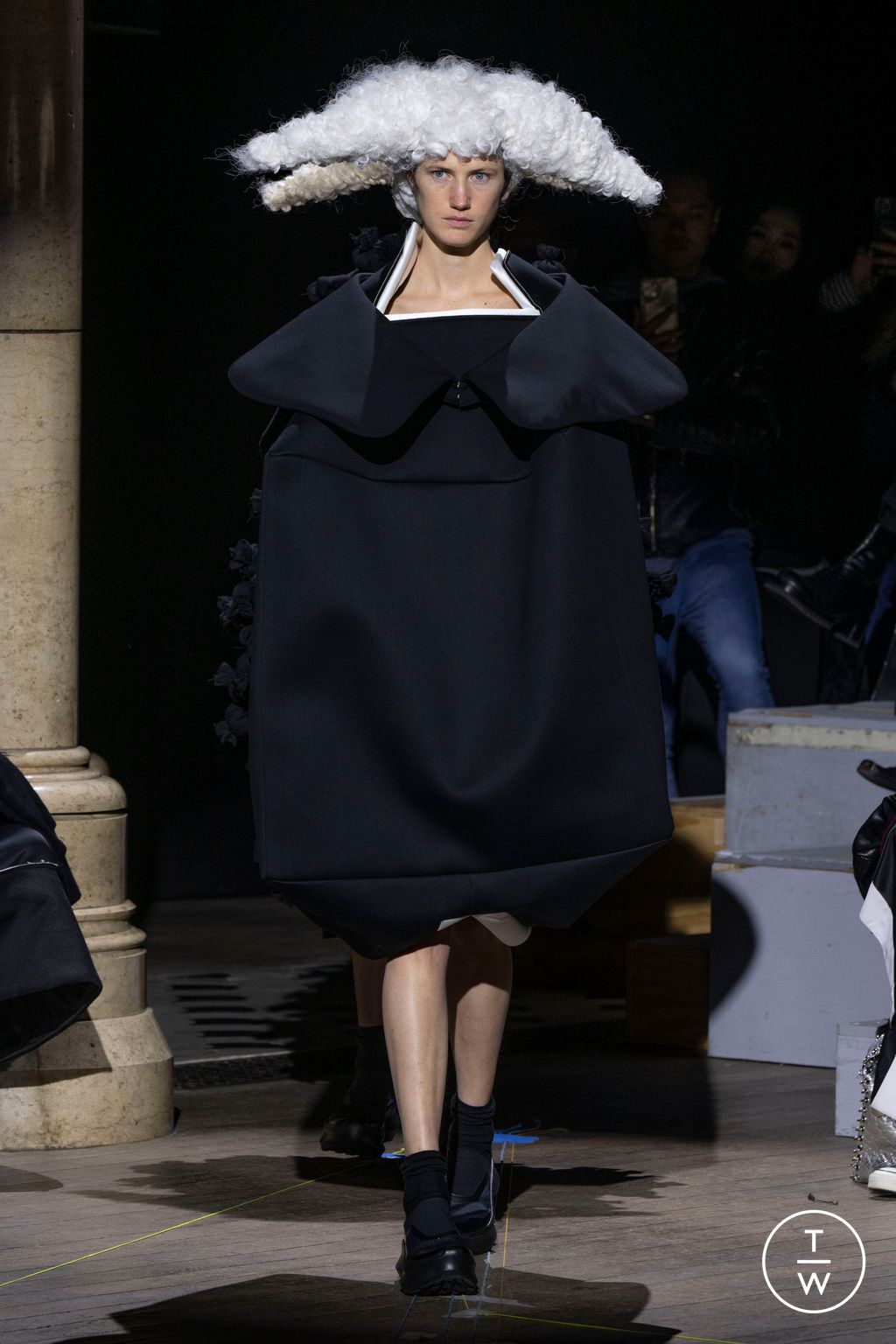 Fashion Week Paris Fall/Winter 2023 look 9 from the Comme des Garçons collection 女装
