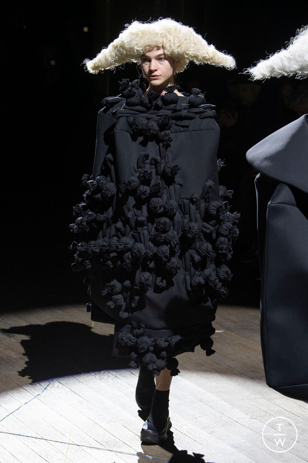 Fashion Week Paris Fall/Winter 2023 look 10 from the Comme des Garçons collection 女装